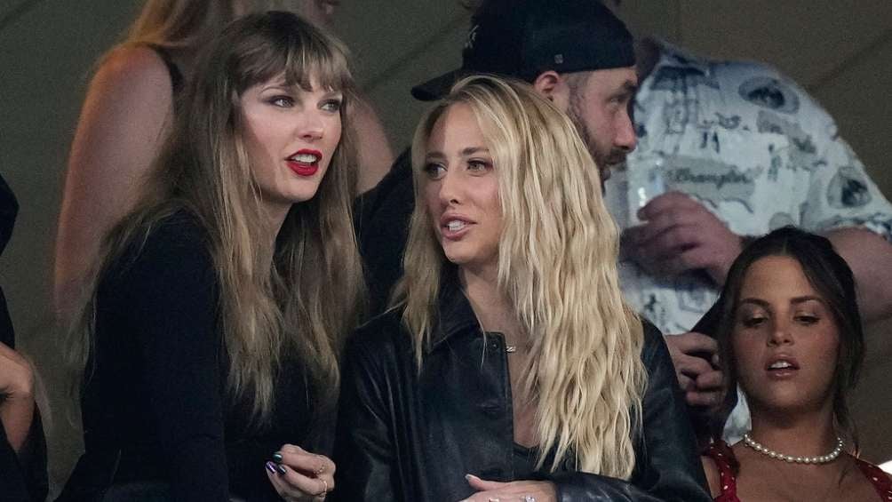 Taylor Swift y Brittany Mahomes, esposa de Patrick, en el juego ante los Jets