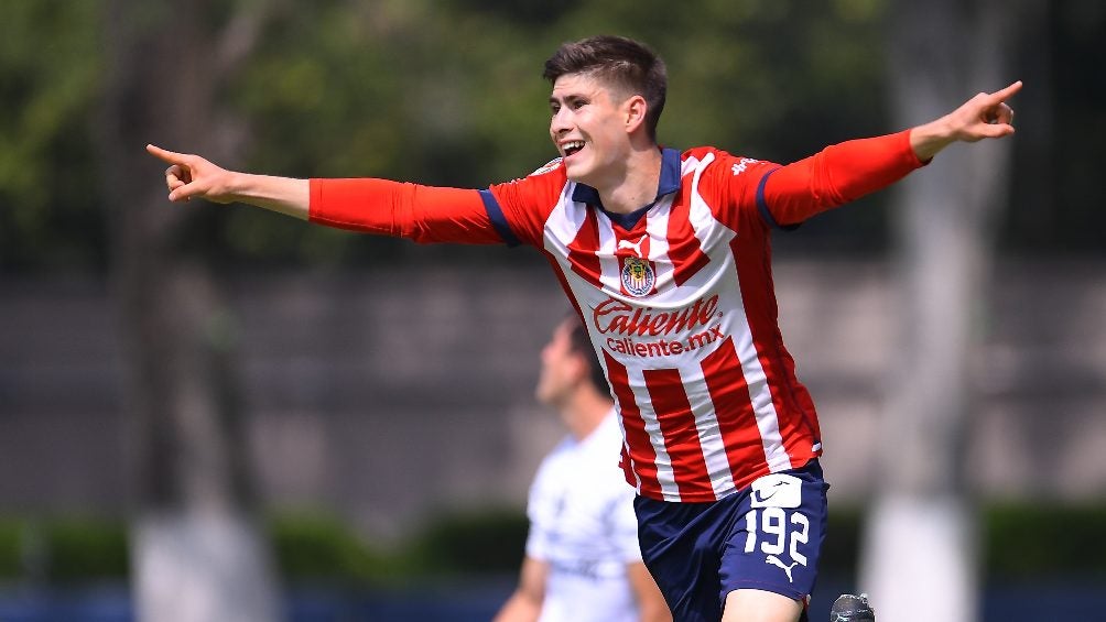 Armando Martínez, canterano de Chivas, entrenó con el primer equipo este miércoles