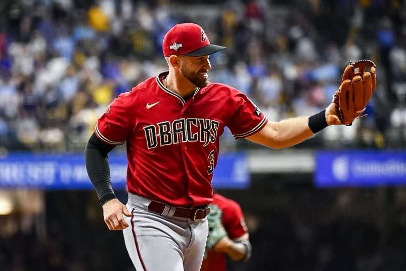 Evan Longoria celebra ante los Milwaukee Brewers