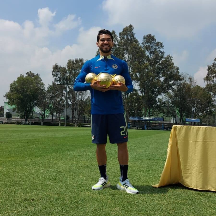 Henry Martín con su Balones de Oro