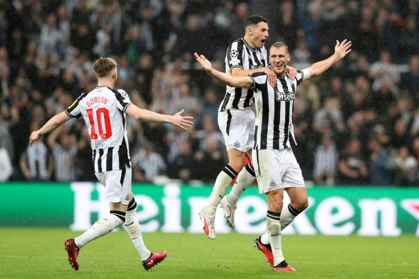 Festejo de los locales en St. James' Park