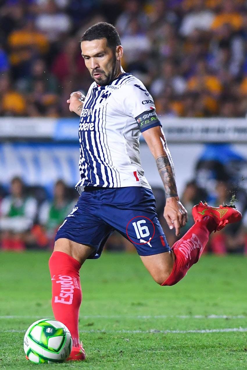 Celso Ortiz jugando con Rayados 