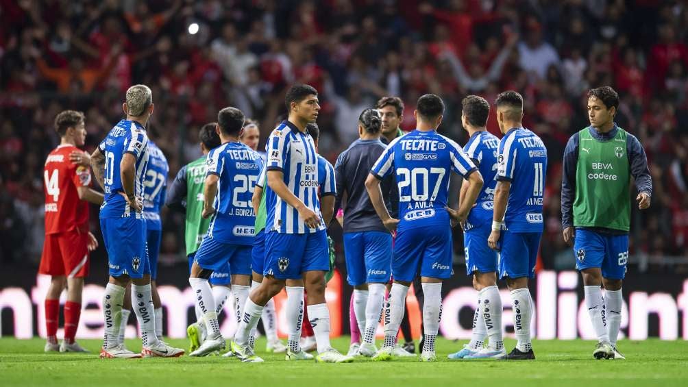 El plantel de Rayados al finalizar el encuentro contra Toluca