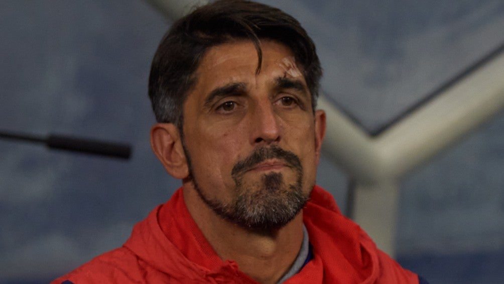 Veljko Paunović dirigiendo a Chivas