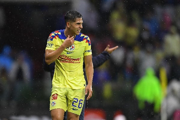 Salvador jugando con las Águilas 