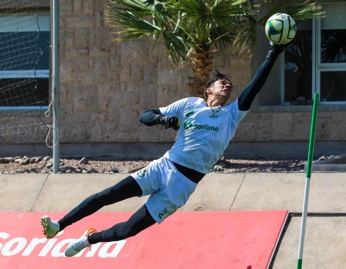 Héctor entrenando con Santos Laguna 