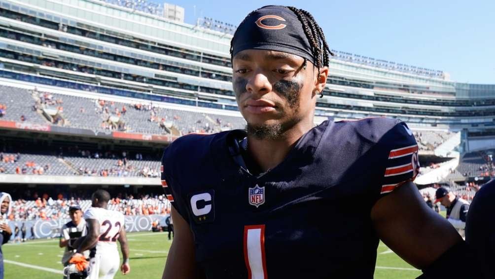 Justin Fields después de la derrota de Chicago ante Denver