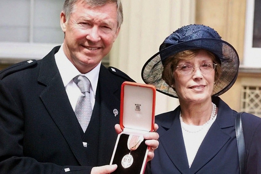 Sir Alex Ferguson y Cathy en un evento del United