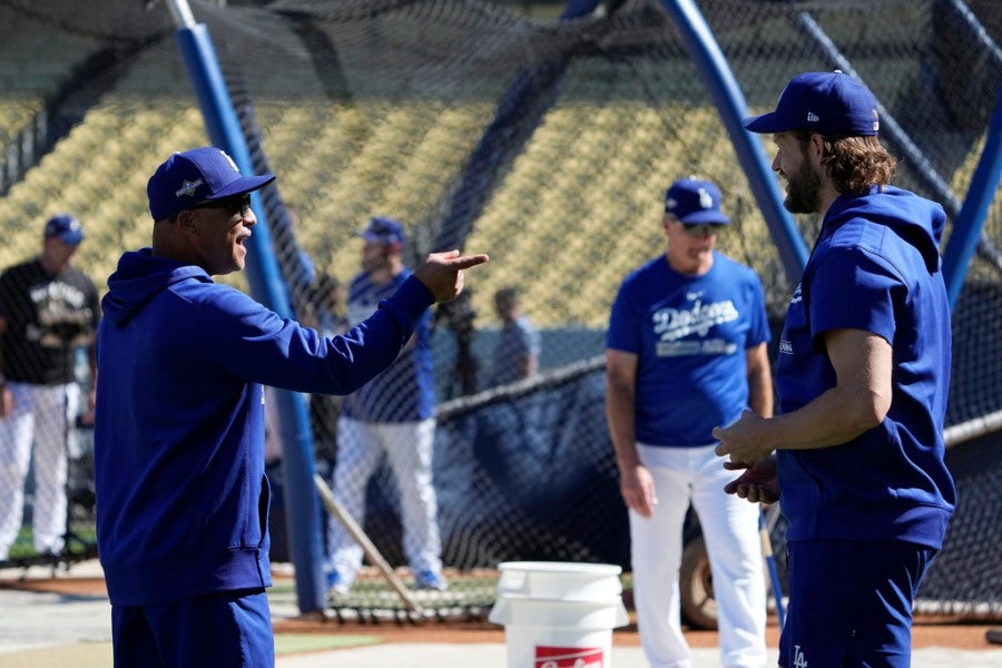 Dave Roberts con Clayton Kershaw