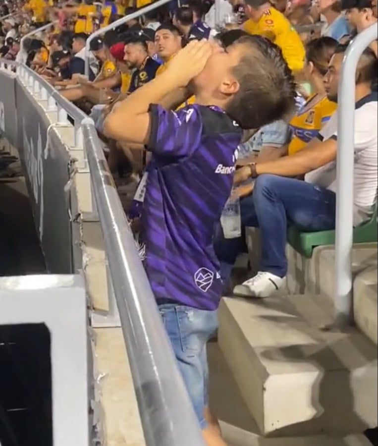 Niño se hizo viral en partido contra Tigres