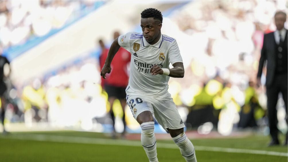 Vinícius con la playera del Real Madrid 