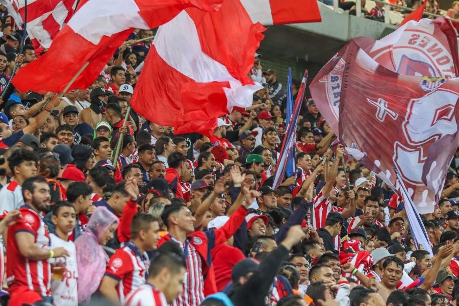 Afición de Chivas en el Clásico Tapatío