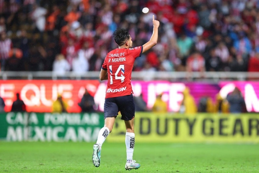 Ricardo Marín en celebración de gol