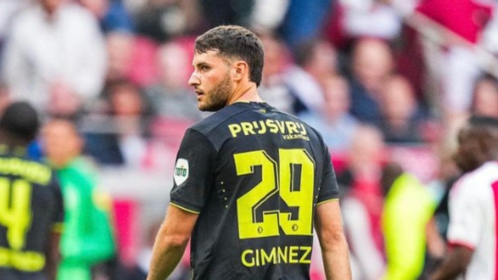 Giménez jugando con el Feyenoord 