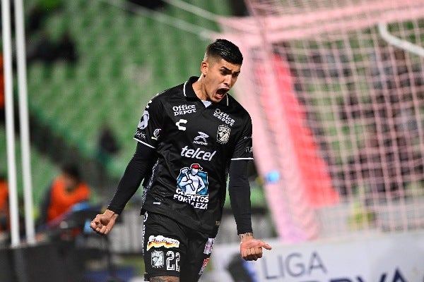 La Fiera celebrando el gol 