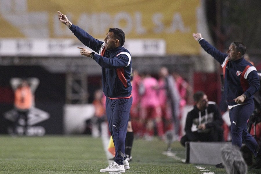 Carlos Tévez, director técnico de Independiente