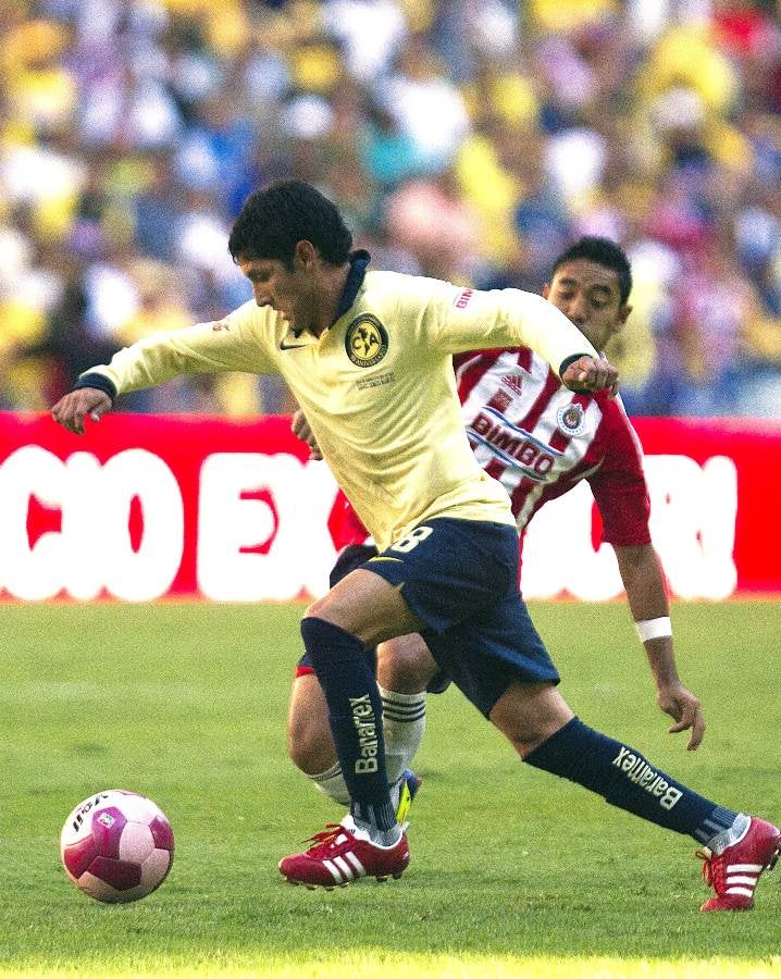 Ángel Reyna salió molesto tras el Clásico del Apertura 2011