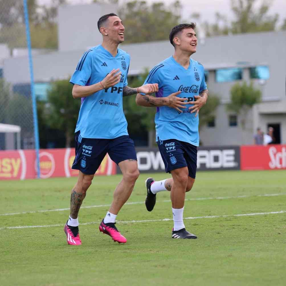 Ángel Di María y Dybala en la concentración argentina en marzo