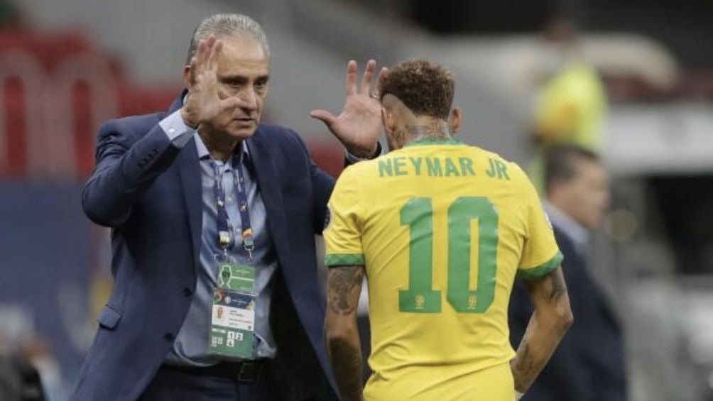 Tite junto a Neymar en Qatar 2022