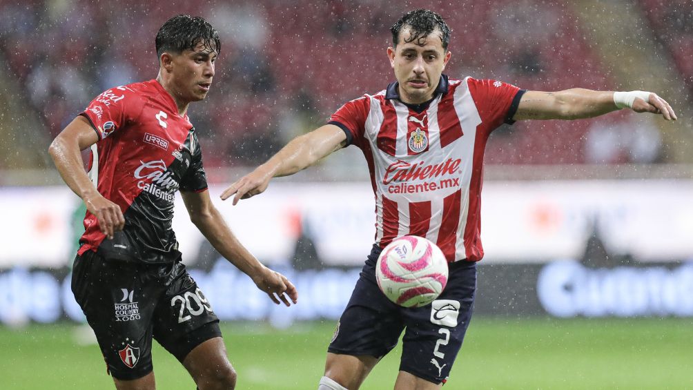 Alan Mozo durante el Clásico ante Atlas