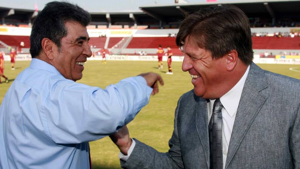 Miguel Herrera junto a Carlos Reinoso