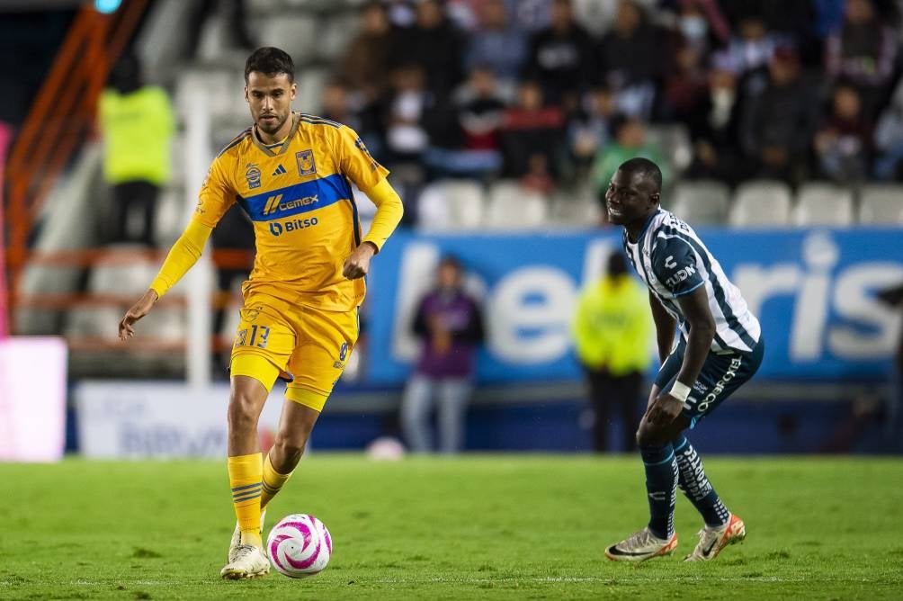 Diego Reyes en el partido contra Pachuca en la Jornada 12