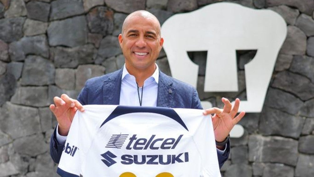 David Trezeguet presume su playera de Pumas 