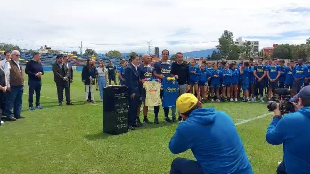 Azcárraga durante la ceremonia de la primera piedra en Coapa