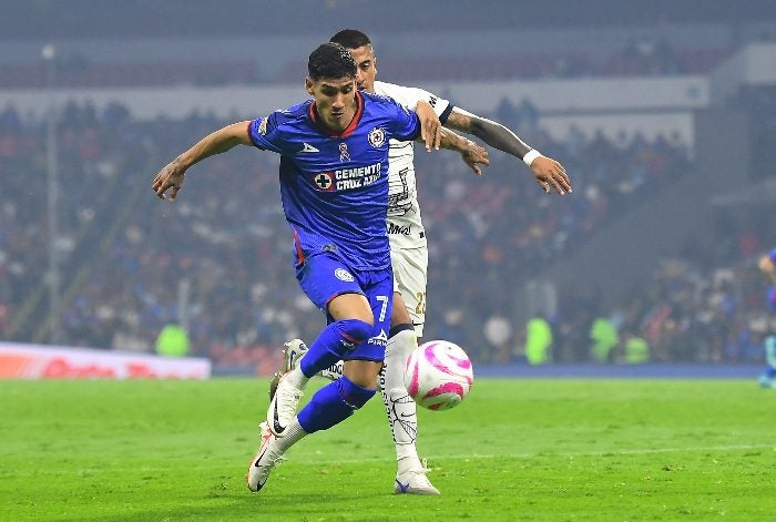 Antuna en un partido de Cruz Azul