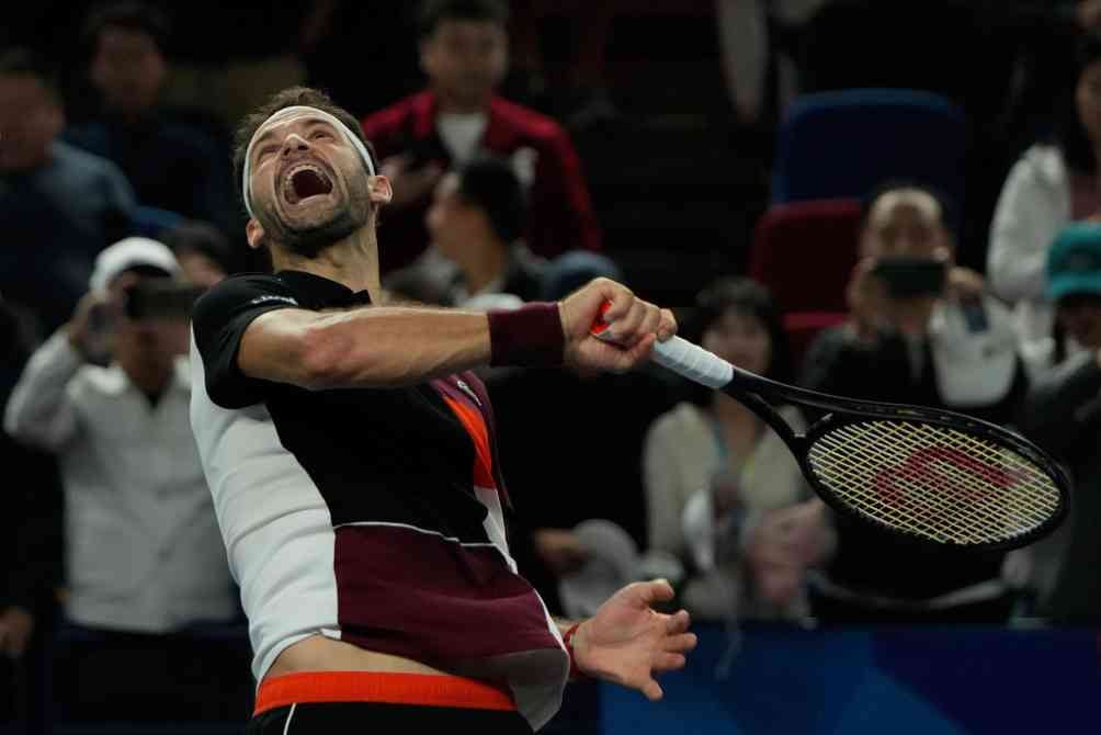 Dimitrov celebra su victoria para avanzar a los cuartos de final 