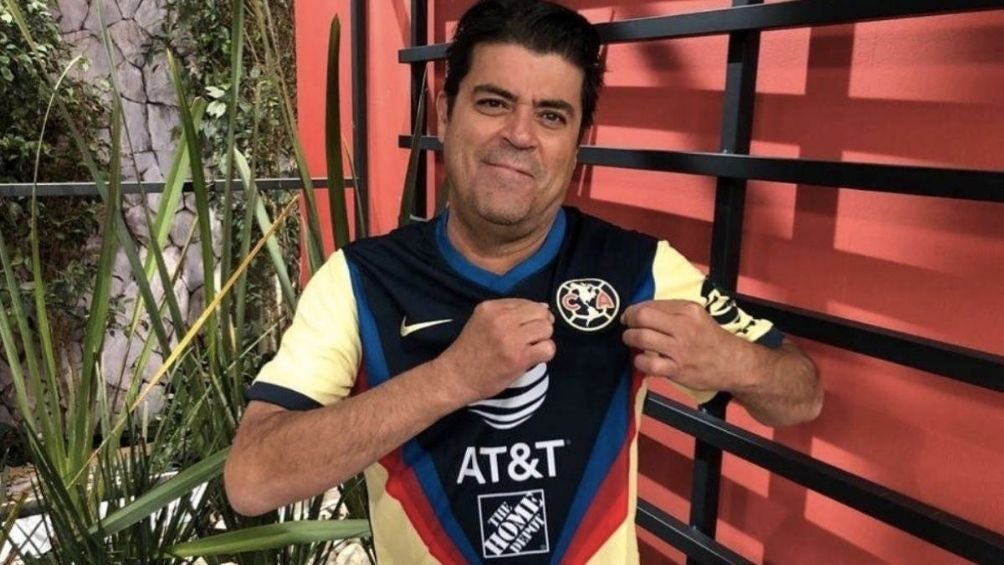 El Burro con la playera de América