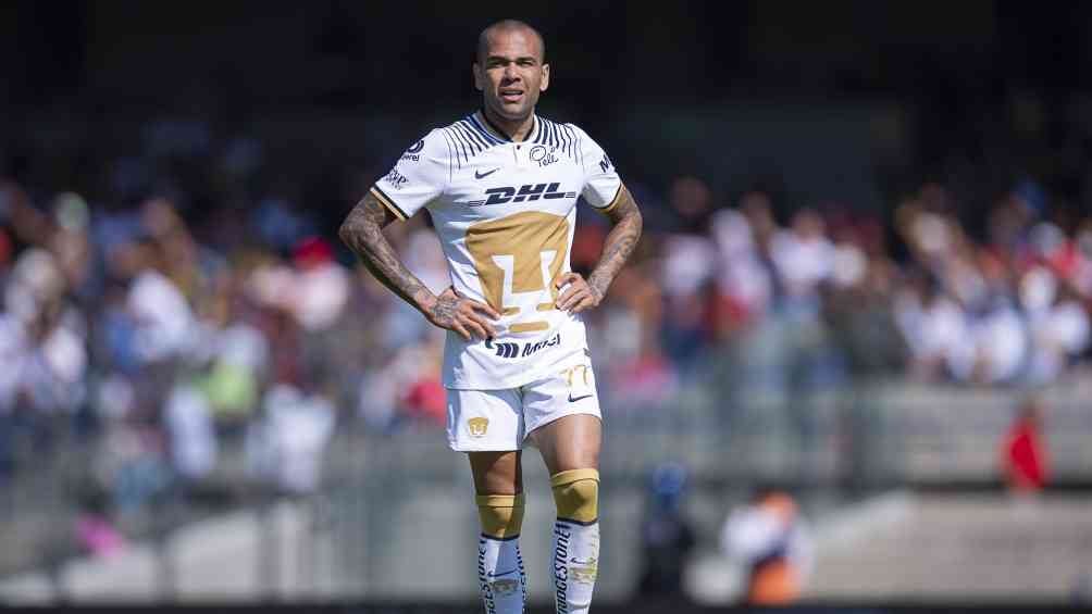 Dani Alves en uno de sus últimos juegos con los Pumas, en enero de 2023