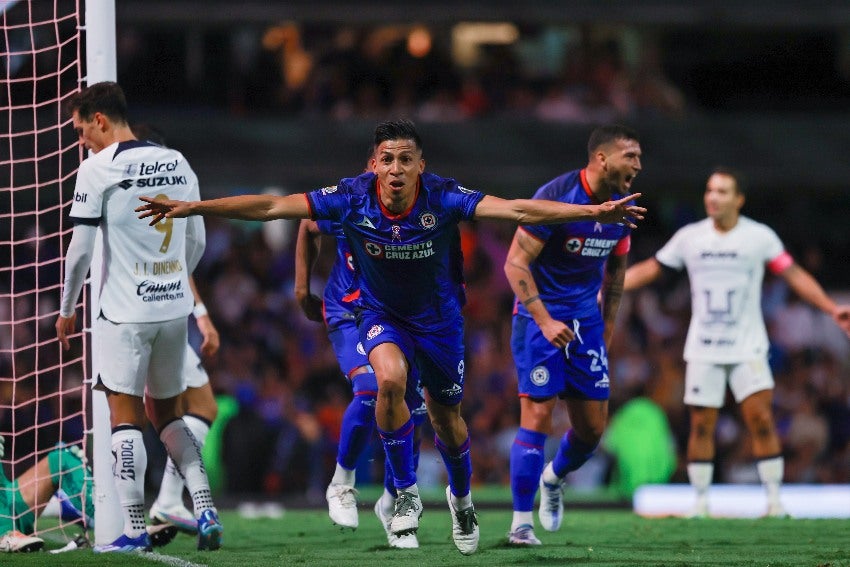 Ángel Sepúlveda en celebración de gol vs Pumas 