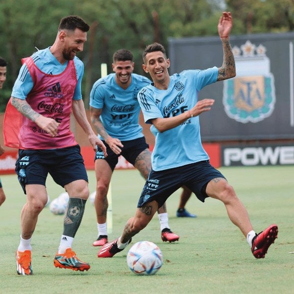 Messi durante el entrenamiento de la Albiceleste 