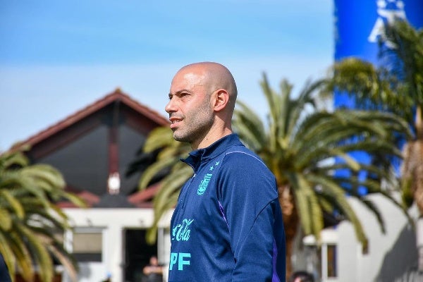 Javier Mascherano dirigiendo a la Sub-20 de Argentina