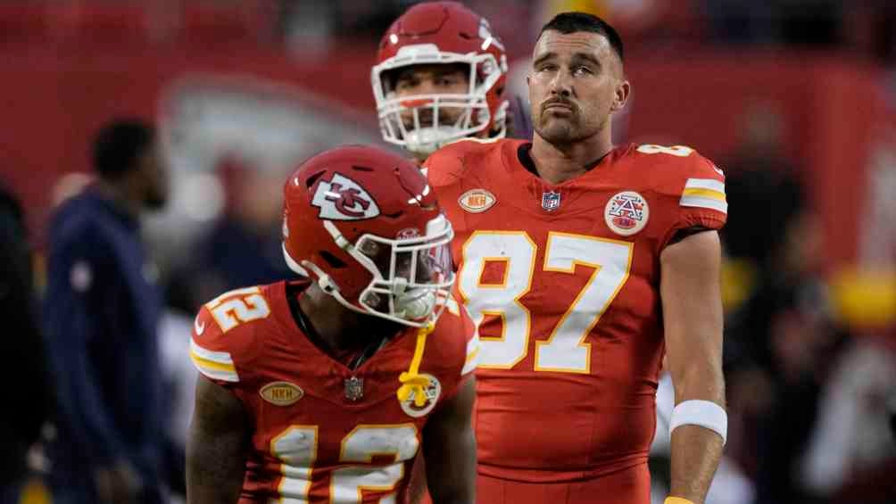 Travis Kelce previo al partido contra Denver en el Arrowhead Stadium 