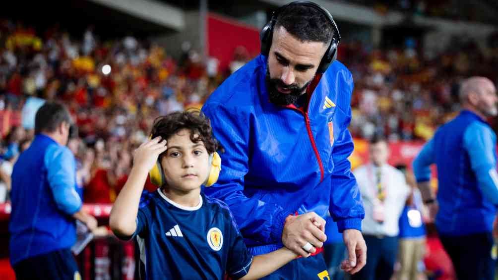 Dani Carvajal fue uno de los jugadores que salió acompañado de un niño con autismo