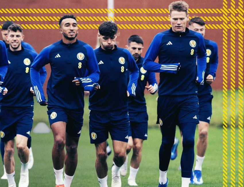 Escocia en entrenamiento previo al juego ante España