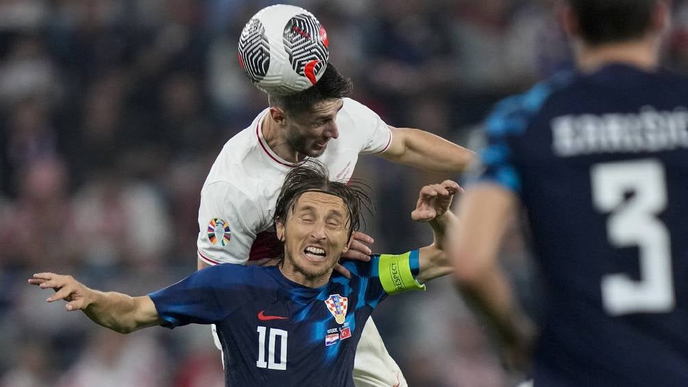 Croacia complica su pase a la Euro