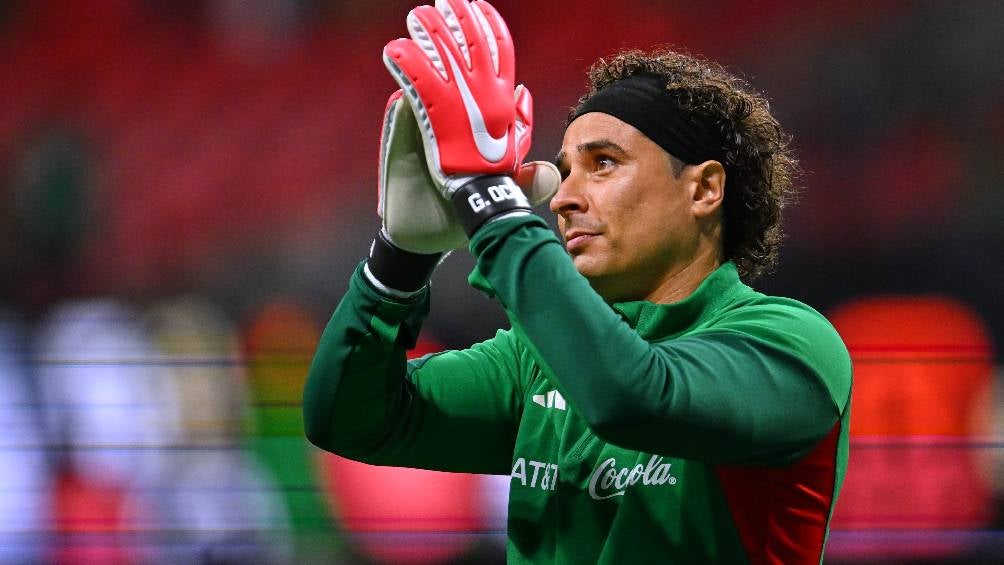 Ochoa sigue siendo el primer portero