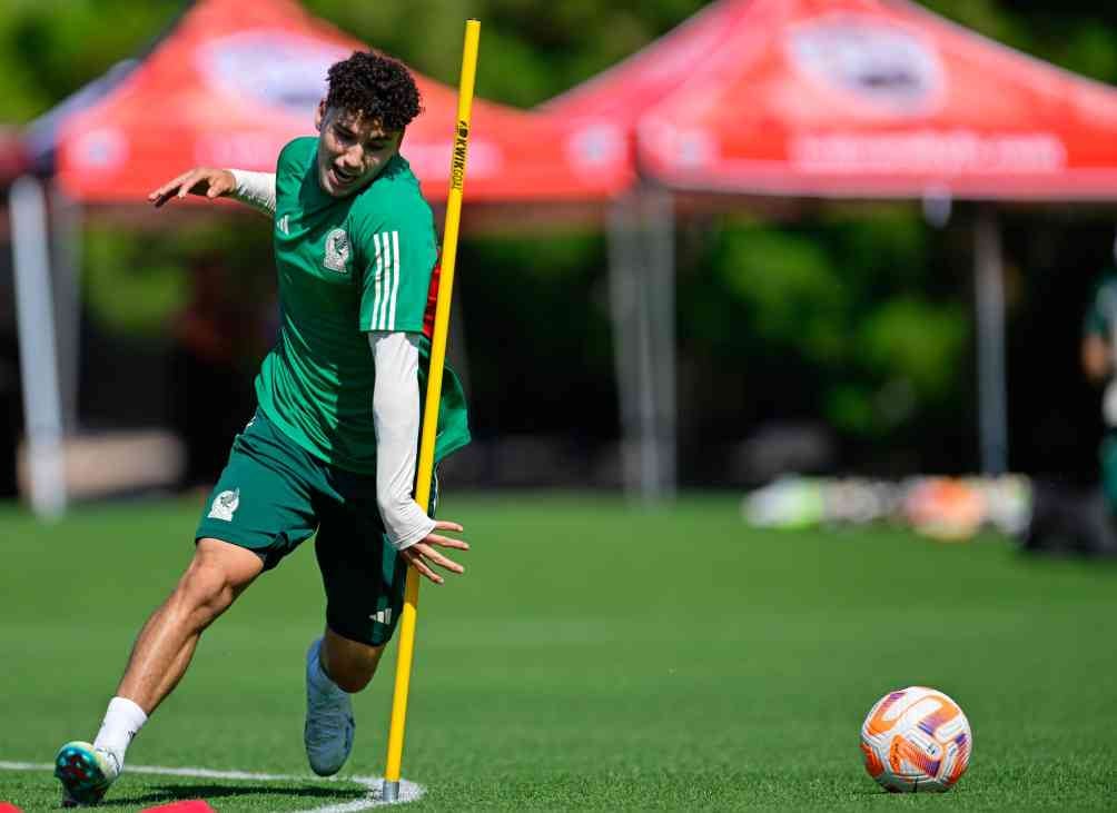 Sánchez durante un entrenamiento de Selección Mexicana