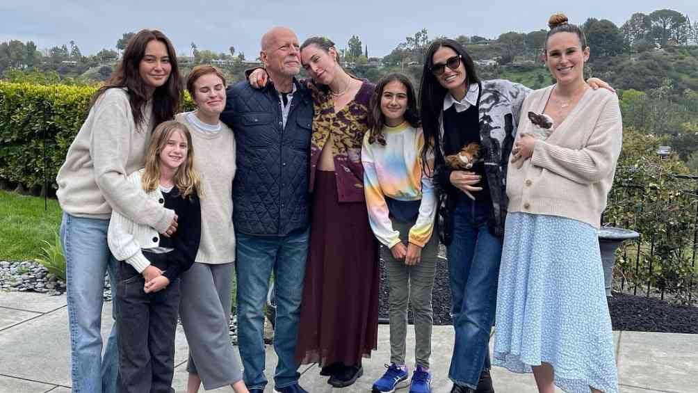 El actor con su familia durante la celebración de su cumpleaños