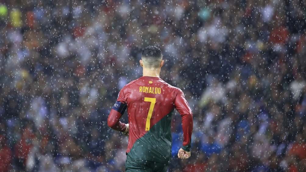 Liderado por Cristiano Ronaldo, Portugal vence Eslováquia e garante vaga na  Euro 2024 - Folha PE