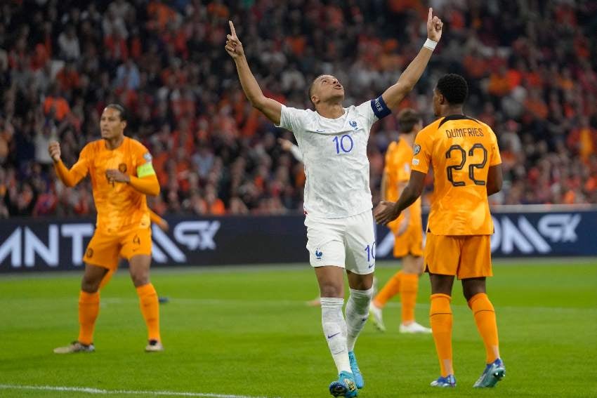 Mbappé en celebración de gol