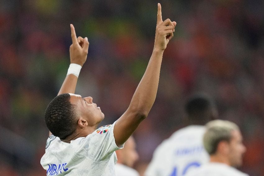 Mbappé celebrando su gol 