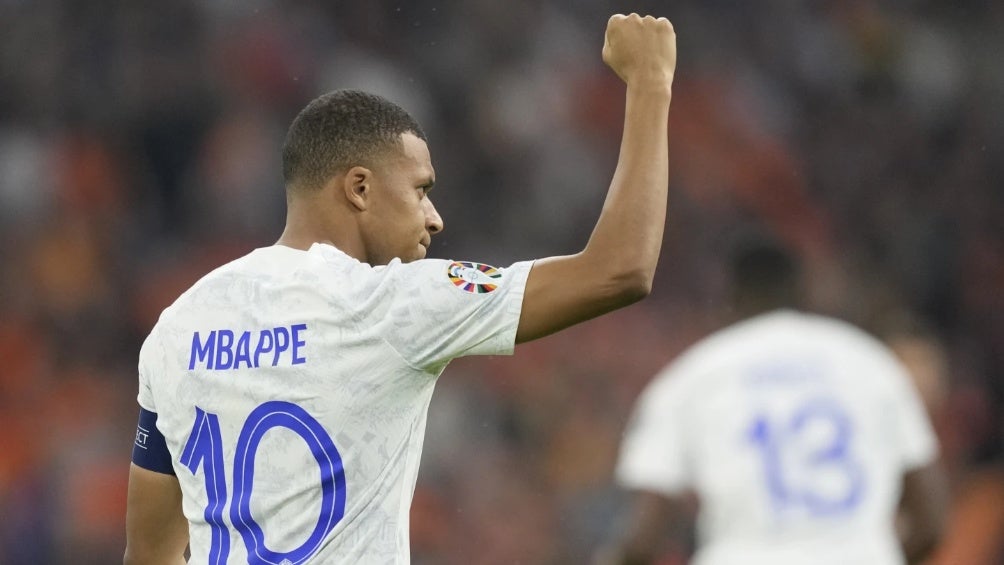 Kylian Mbappé jugando con la Selección de Francia 