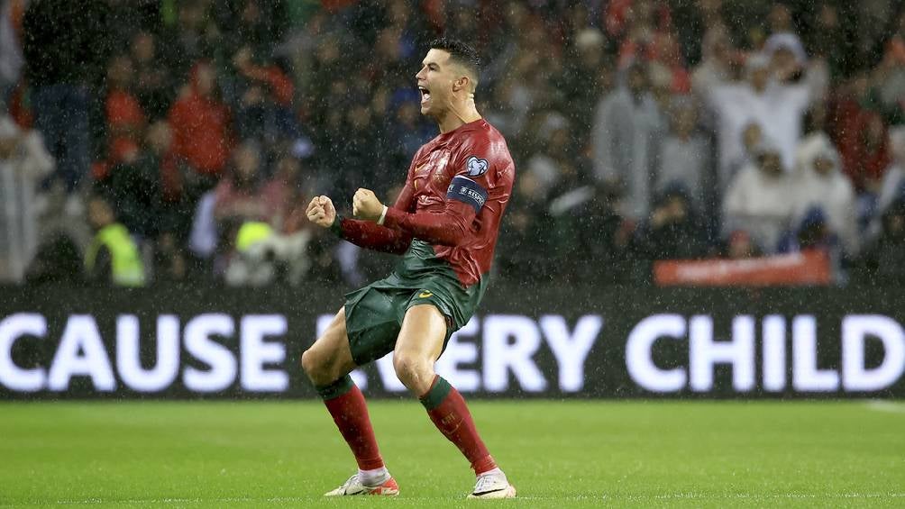 Liderado por Cristiano Ronaldo, Portugal vence Eslováquia e garante vaga na  Euro 2024 - Folha PE