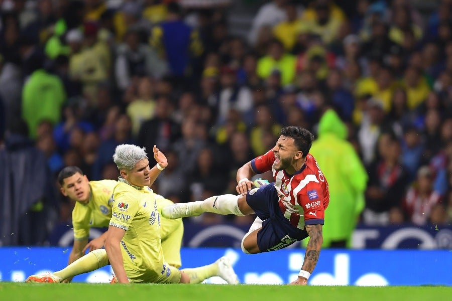 Israel Reyes contra Alexis Vega en un Clásico Nacional