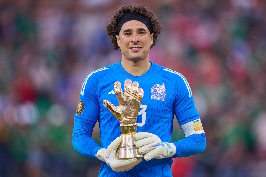 Memo Ochoa es el portero con más partidos en México