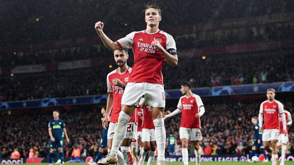 Martin Odegaard celebrando su gol con el Arsenal 